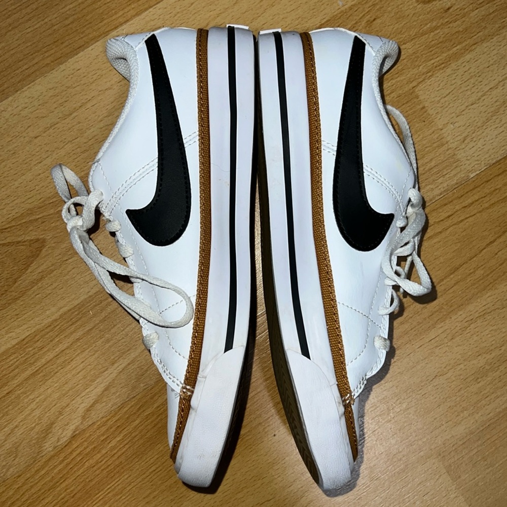 Nike Court Legacy